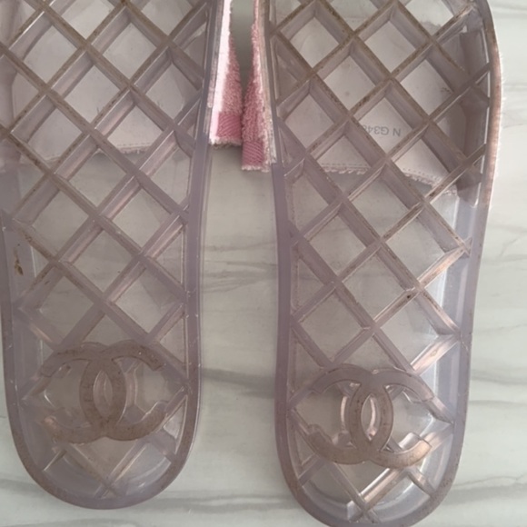 Chanel pool slides - Picture 3 of 6